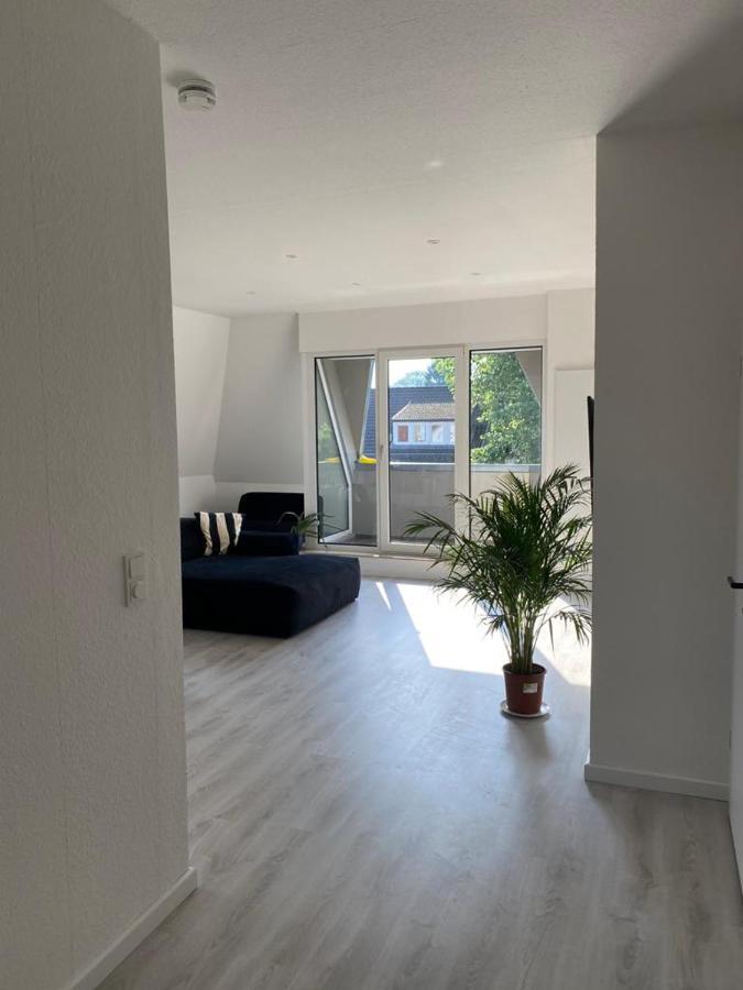 Schöne cheapest 2 Zimmer Wohnung im westlichen mit Balkon